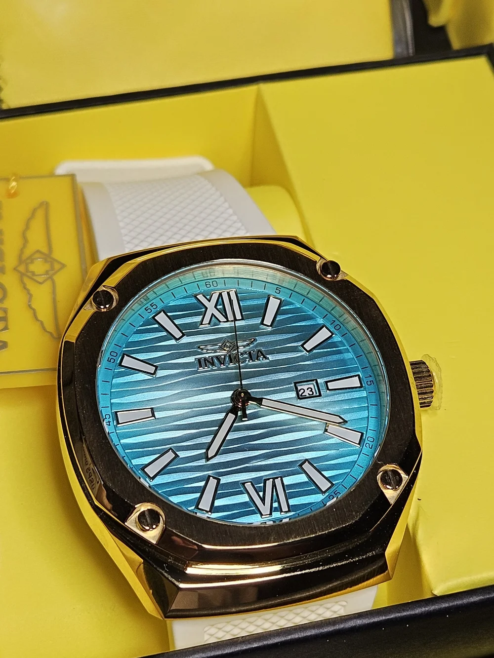 NWT Invicta Akula 50694 Gold Tone 48mm Blue Wave Dial White Silicone Men's Watch